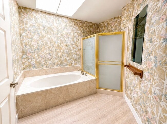 Building Photo - 2 Bedroom 2 Bath Bay Park Condo with Stunning Mission Bay Views!!