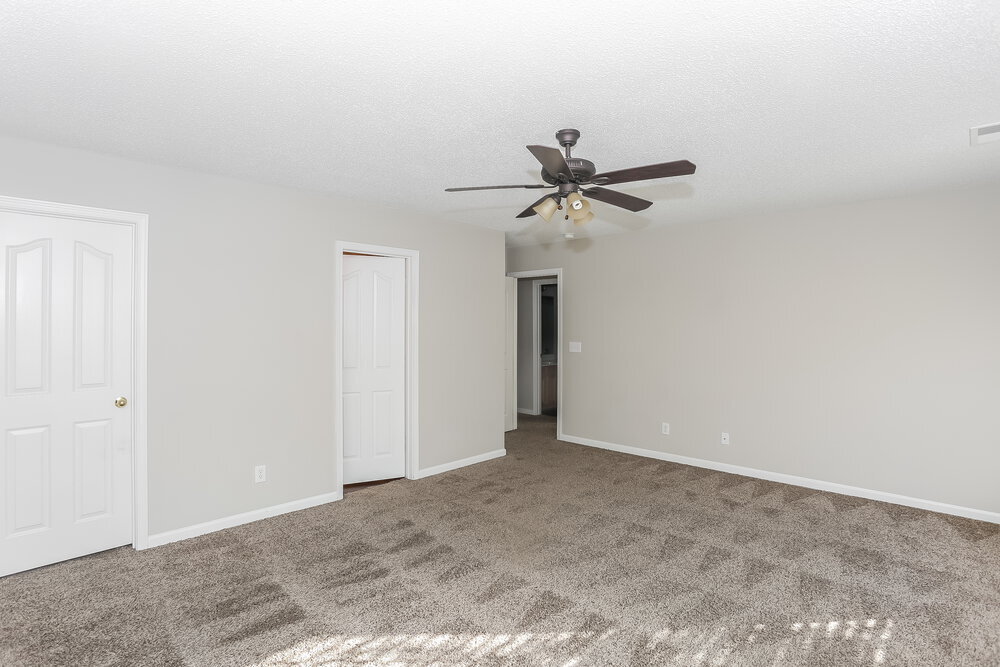 Building Photo - 6370 Day Lilly Ln