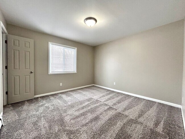 Building Photo - 3924 Kenowa Ave