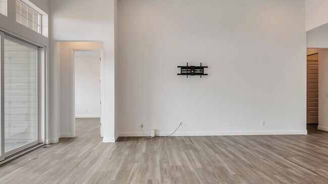 Building Photo - Beautiful Home in Canyons South!