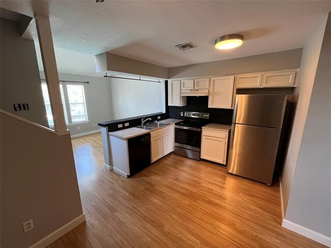 Building Photo - 5608 Cougar Dr