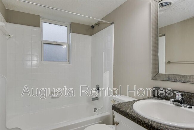 Building Photo - 2905 Arrowhead Dr