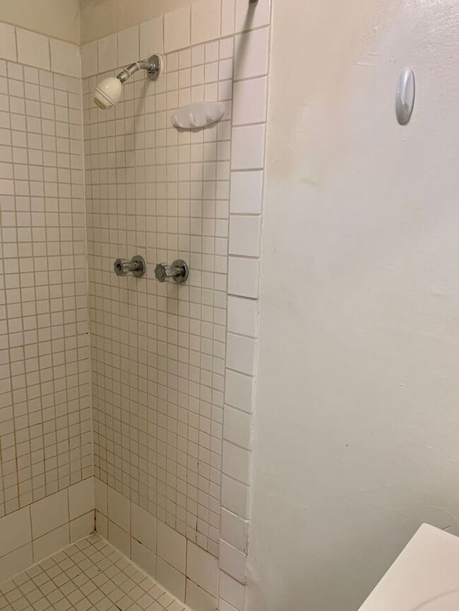 Building Photo - 1/2 Off First Month! Ground-Floor 1-Bedroom Near City Park