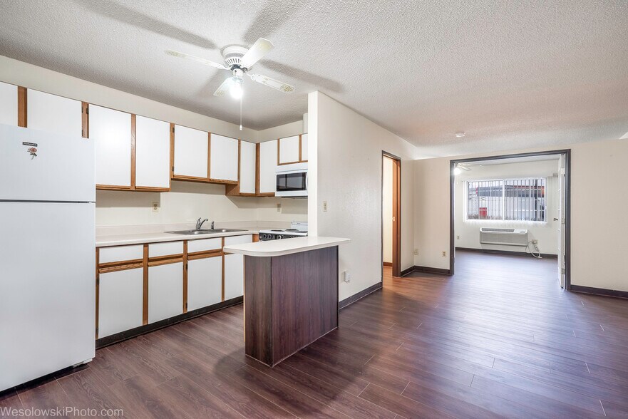 Kitchen - 3305 Sunset Ave