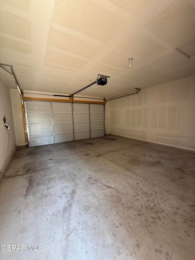 Building Photo - 14655 Pebble Hills Blvd