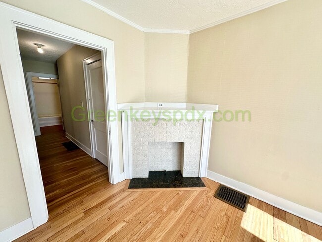 Building Photo - 3 Bed 1 Bath Unit in Ne Portland