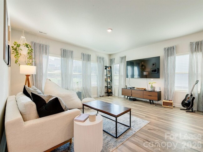 Building Photo - 4009 Woodland View Dr