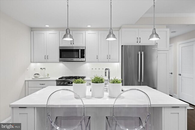 Building Photo - 4915 Hampden Ln