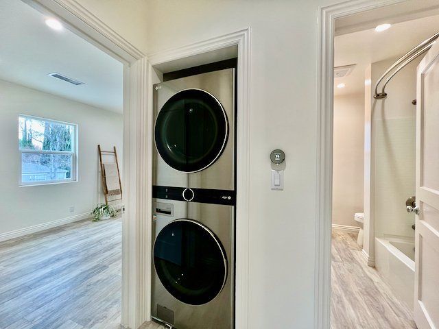 Building Photo - 124 N Pass Ave