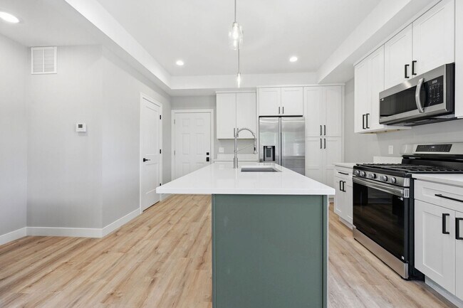 Building Photo - 4728 Walworth Ave