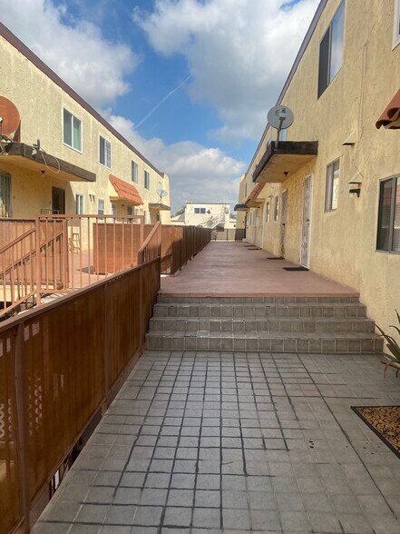 outside of unit - 730 N Eucalyptus Ave