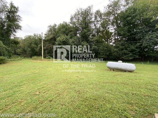 Building Photo - 2BR/1BA in Hamptonville on about 2 acres