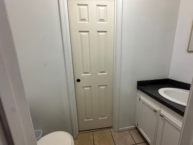 Building Photo - Welcome to your new home in the heart of Russellville, AR!