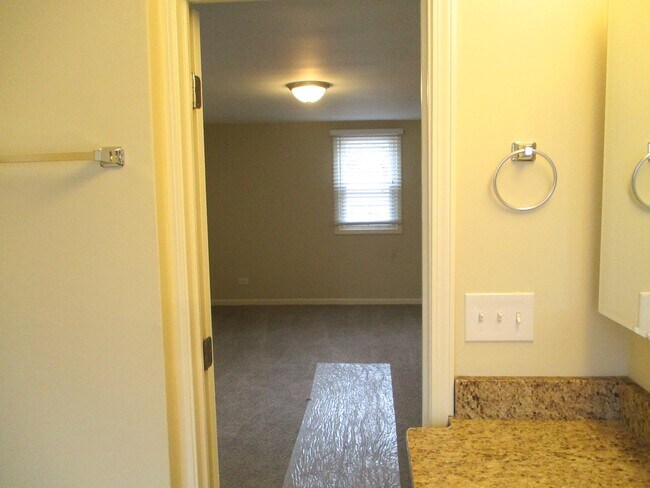 Building Photo - 448 Midway Dr
