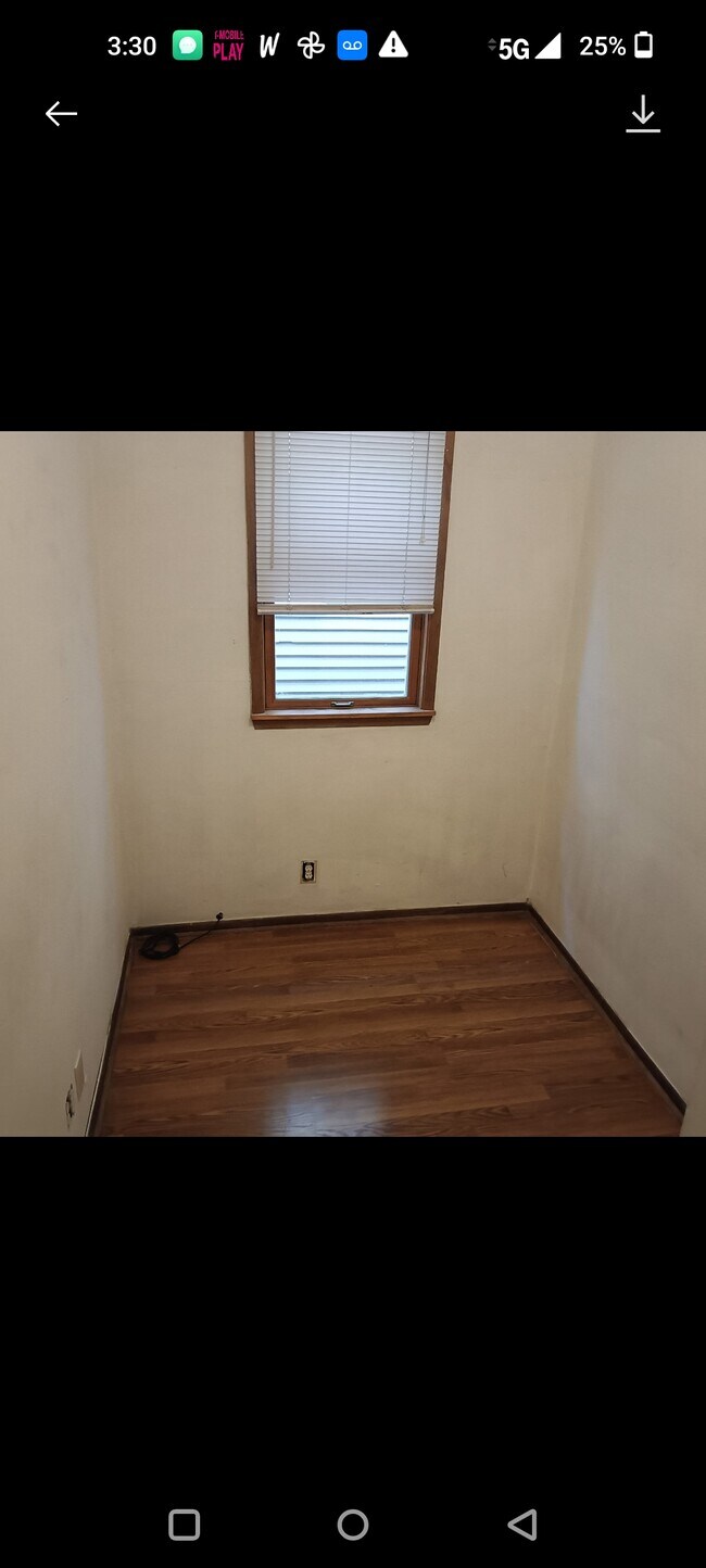 Building Photo - 1440 W Barry Ave