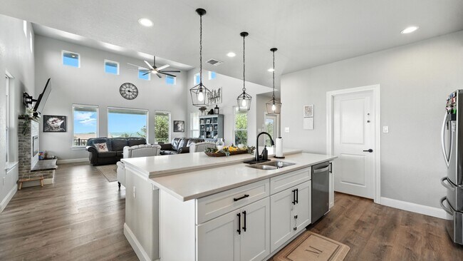 Building Photo - 2330 Sunset Ridge