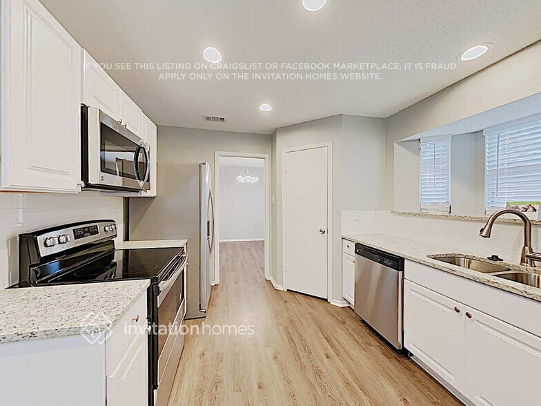 Building Photo - 2414 Claremont Dr