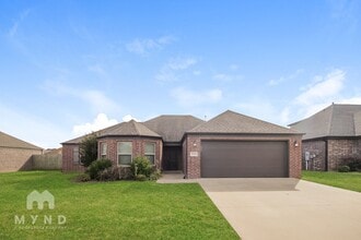 Building Photo - 2403 SW Worthington Ave