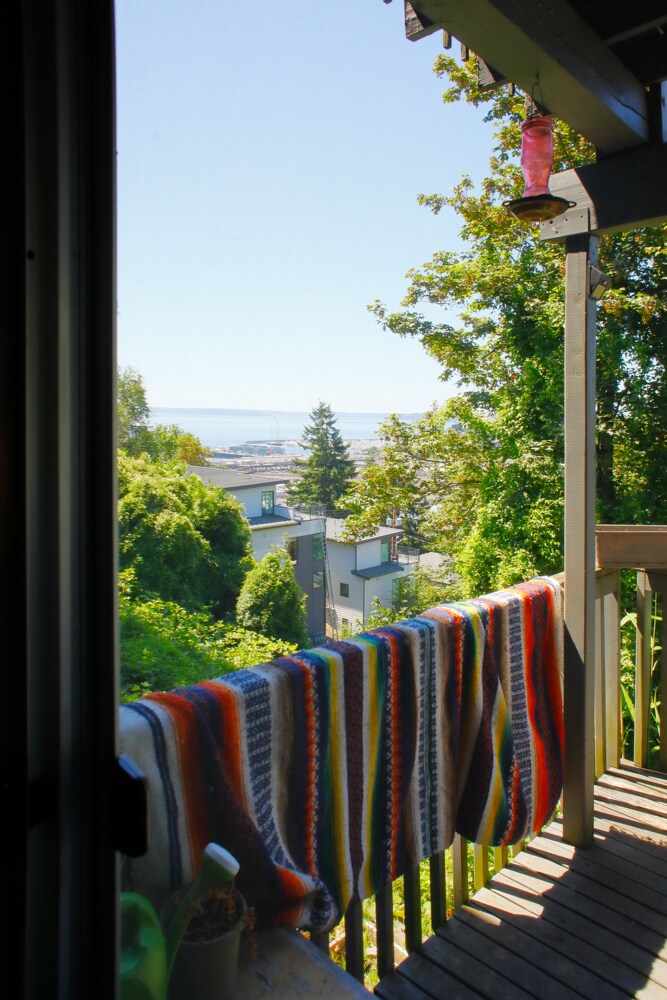 Building Photo - 2219 11th Ave W