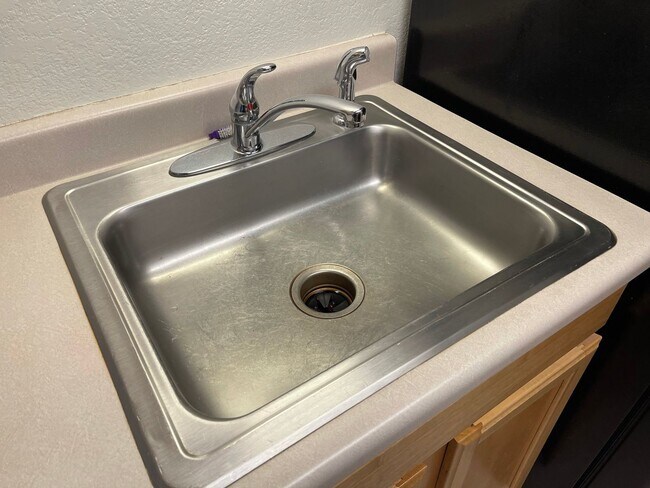 Building Photo - Perfect 2 Bedroom Condo