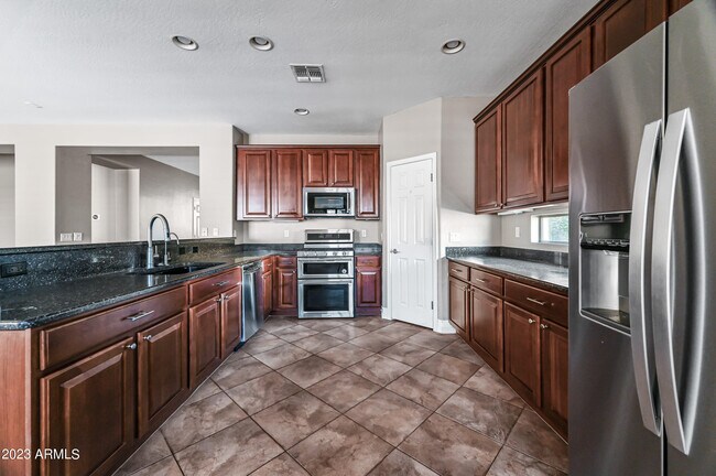 Building Photo - 11127 N 161st Ave