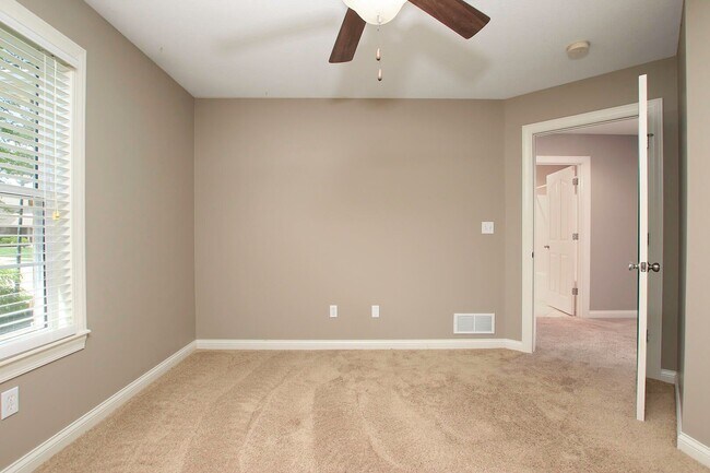 Building Photo - Charming 3 Bedroom/2 Bath in Mill Creek Manor with Spacious Garage