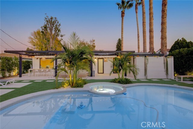 Building Photo - 8161 Encino Ave