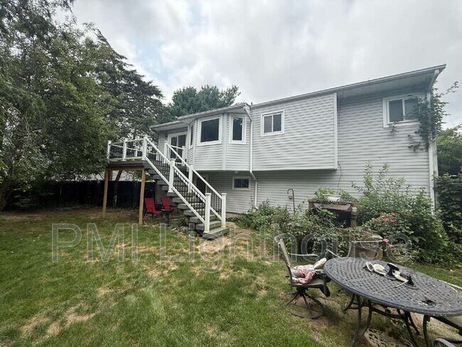 Building Photo - 2077 Feuereisen Ave
