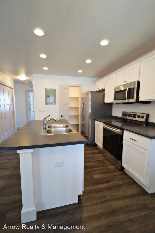 Building Photo - 105 Parkview Ct