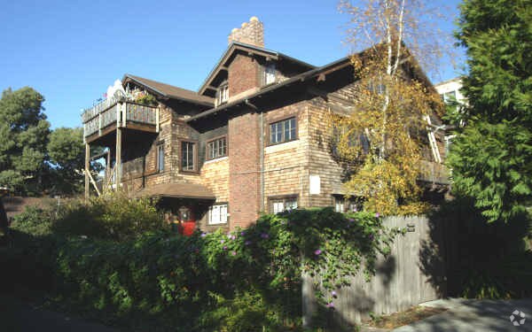 Building Photo - 2612-2616 Regent St