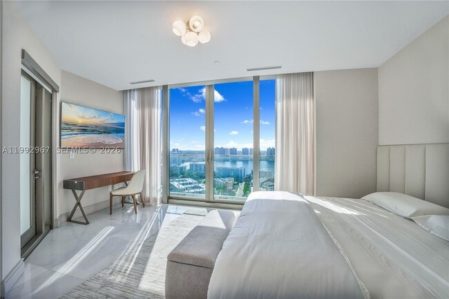 Building Photo - 17901 Collins Ave