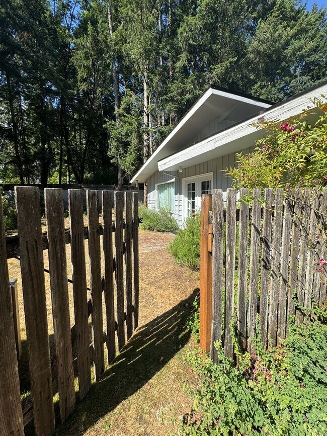 Building Photo - 14524 Sherman Dr NW