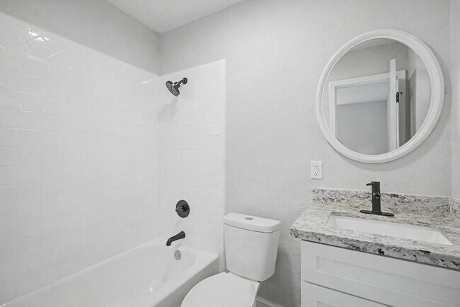 Building Photo - 108 Phylis Dr