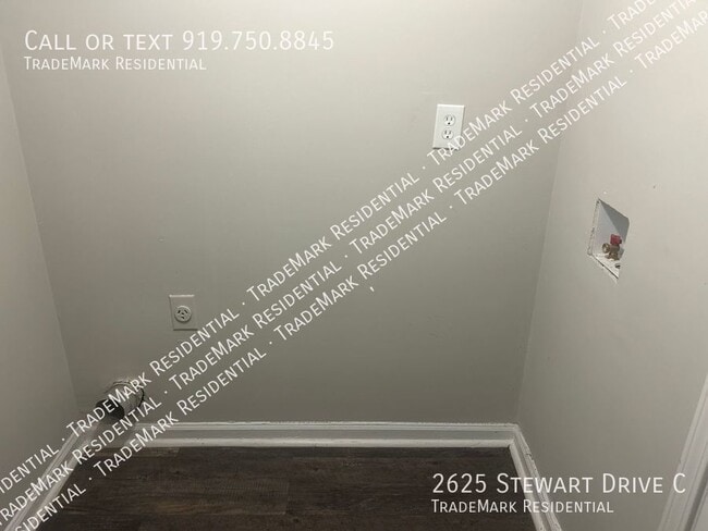 Building Photo - 2625 Stewart Dr