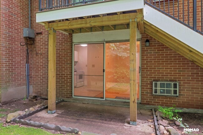 Building Photo - 1634 Farmington Ave