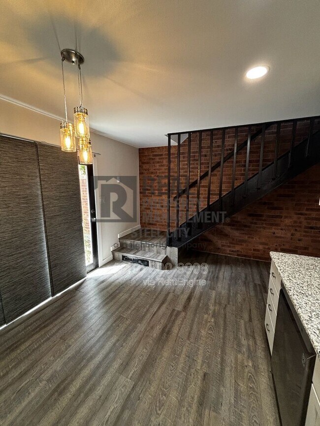 Building Photo - 2107 Chatalet Ln
