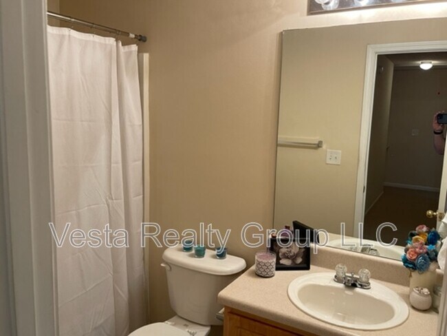 Building Photo - 207 London Dr