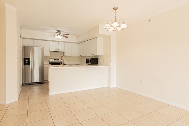 Building Photo - Stylish & Spacious 3BR Condo with Brand-Ne...