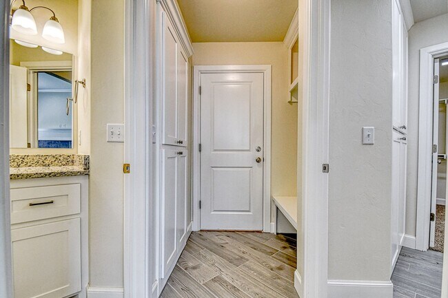 Building Photo - 3112 Pebble Pond Dr