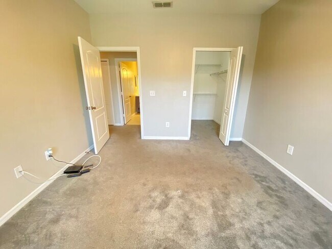 Building Photo - 3001 Limbo Ln