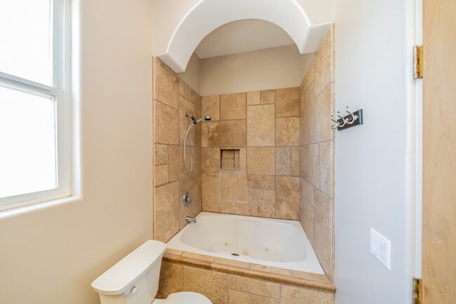 Building Photo - 17425 Cyrus Ln