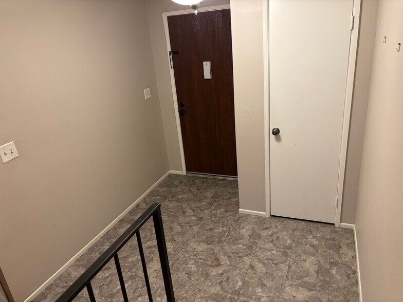 Building Photo - 7950 Via Latina