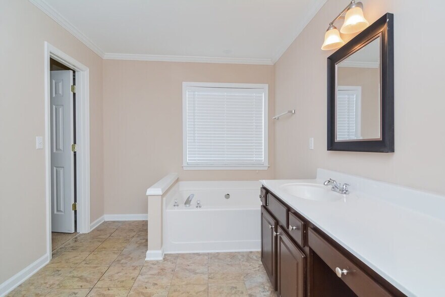 Building Photo - 6300 Whirlaway Dr