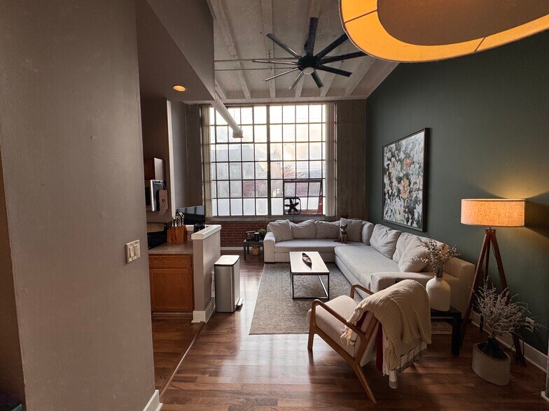 Building Photo - 611 N Park Ave