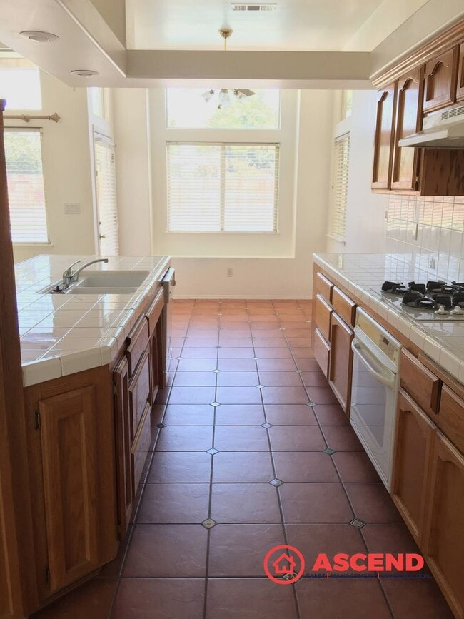 Building Photo - Phenomenal Home Located Off Brimhall and Renfro!