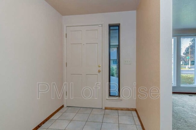 Building Photo - 810 N Horton St