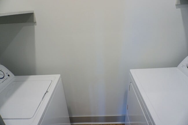 Building Photo - 552 E Liberty