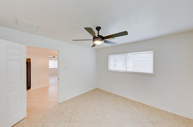 Building Photo - 309 Robbie St