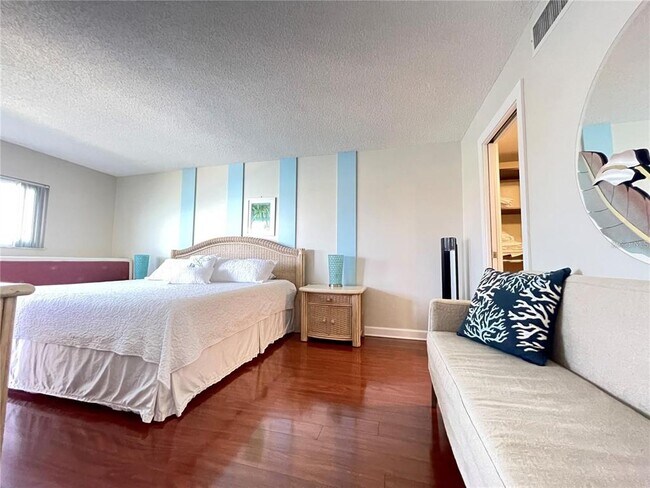 Building Photo - 7150 Sunset Way