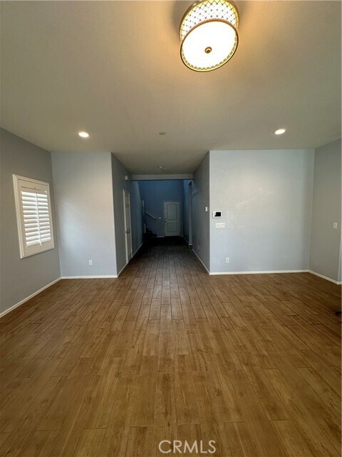 Building Photo - 1055 Raven Ct